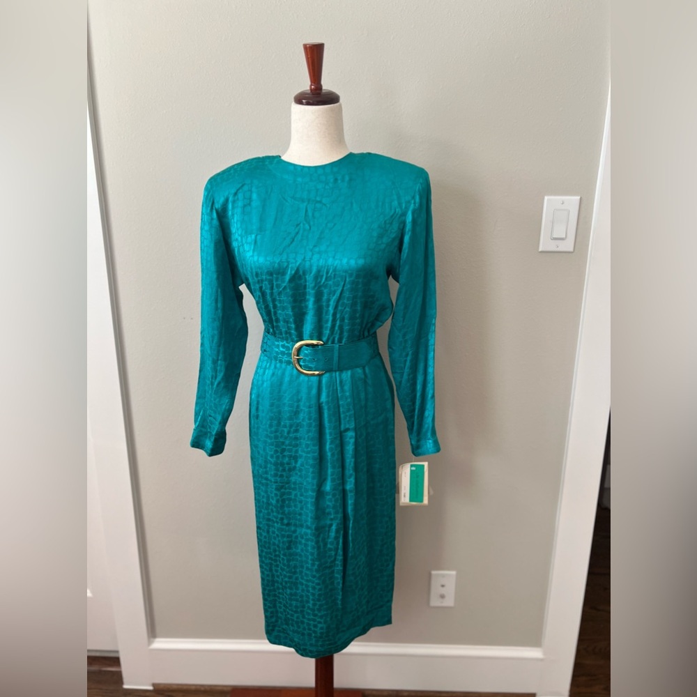 100%silk vintage deadstock 80s dress NWT. Amazing find!